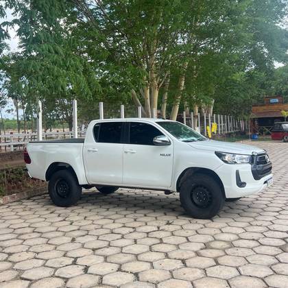 TOYOTA HILUX 2.8 D-4D TURBO DIESEL CD POWER PACK 4X4 MANUAL